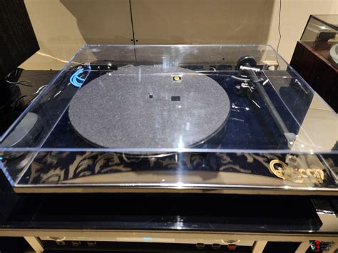 Rega Rp1 Queen Special Limited Edition Turntable Gloss Black Photo