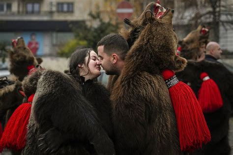 In Photos Romanias Dancing Bear Festival Euronews
