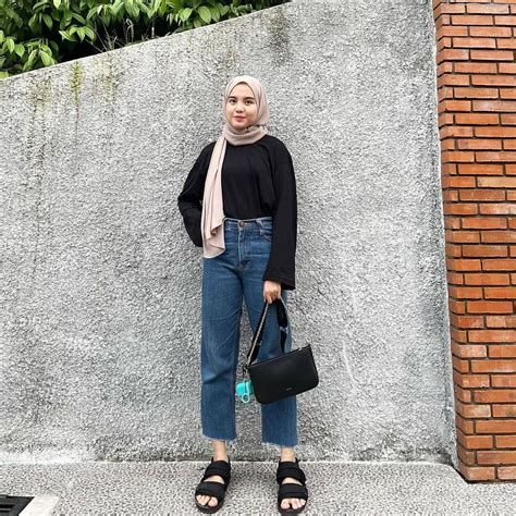ootd hijab kece ala selebgram di 2021 pakaian fashion gaya hijab kasual pakaian hitam