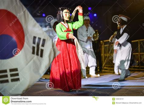 De Dans Van Zuid Korea Toont Masker Internationaal Festival