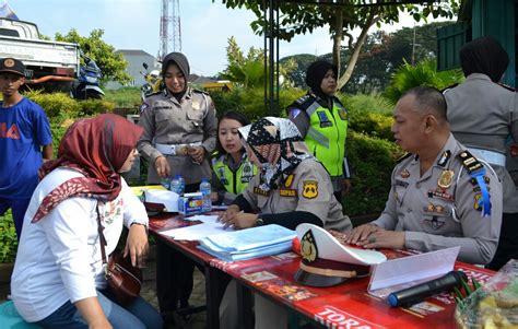 Terlepas dari hal tersebut, di peringatan hari buruh 2019 ini, pssi turut menyampaikan pesan dan harapan positif bagi dunia ketenagakerjaan selain pssi, sejumlah klub sepak bola indonesia juga sudah mengucapkan selamat hari buruh, termasuk persib bandung, persija jakarta, dan bali united. Giat Hari Buruh Internasional Kota Batu 2019 - Breaking News