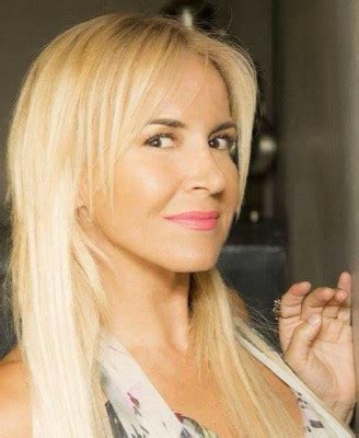 Ο οδυσσέας ανδρούτσου ή, όπως ο ίδιος υπέγραφε, οδυσσεύς ανδρίτσου (ιθάκη 1788—αθήνα, 5 ιουνίου 1825), γιος του ανδρέα βερούση που ήταν γνωστός και ως καπετάν ανδρούτσος, ήταν επιφανής αγωνιστής οπλαρχηγός της ελληνικής. Μαρία Ανδρούτσου: Κορμάρα μετά την απώλεια των κιλών ...