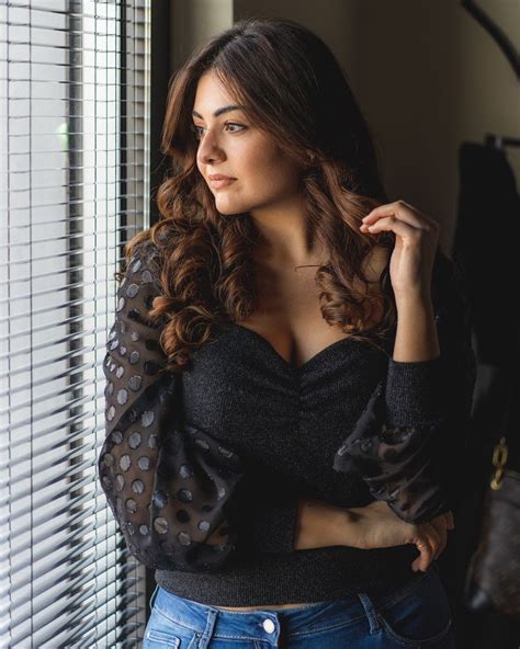 Paola Torrente Instagram Model Stunning Photos Age Bio