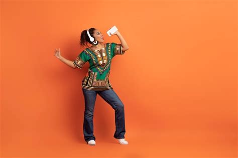 Premium Photo Overjoyed African Woman Singing Karaoke Using