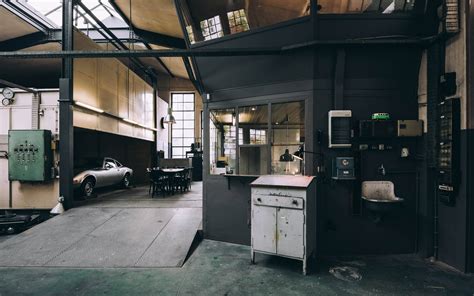 It definitely doesn't look like a typical auto repair shop, because of how impeccably clean it was and how it looked like a car museum. Eventlocation „Garage 229" in Stuttgart