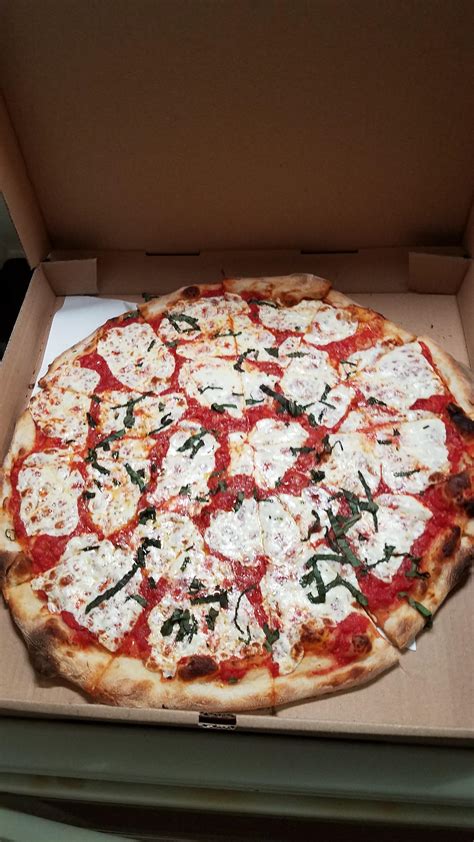 Fresh Mozzarella Pizza From Naples Pizza Farmington Ct Rpizza