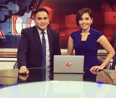 Dwi Anggia Presenter Cantik Dan Smart Tv One Ini