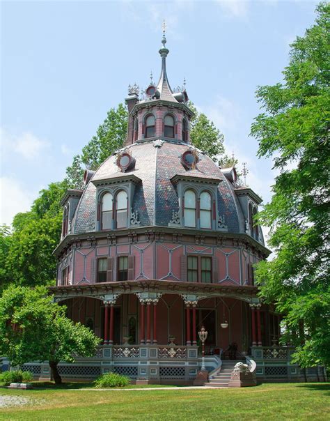 Beautiful octagon shaped house in the hamptons. The Armour-Stiner House, also known as the Carmer Octagon ...