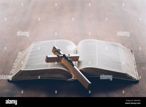 Open Bible Wooden Cross Hi Res Stock Photography And Images Alamy