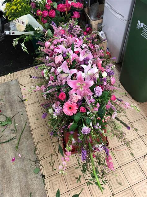 We deliver unique bouquets around uk 7 days a week! Sympathy and Funeral Flowers Cam Gloucestershire - Call us ...