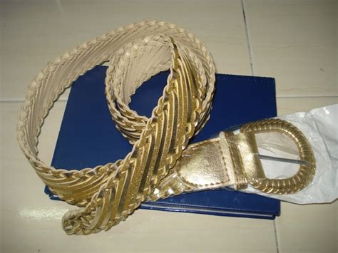Tali pinggang pembesaran merupakan tali pinggang yang digunakan oleh papa zola yang dia gunakan untuk membuatnya menjadi besar. AIRISHAUNI COLLECTION: Tali Pinggang Wanita...