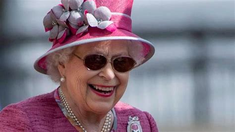 Royalists Rejoice How To Claim A Free Pic Of The Queen