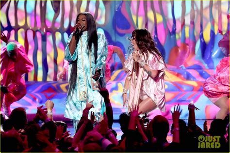 kesha performs tik tok and raising hell with big freedia at amas 2019 video photo 4393487