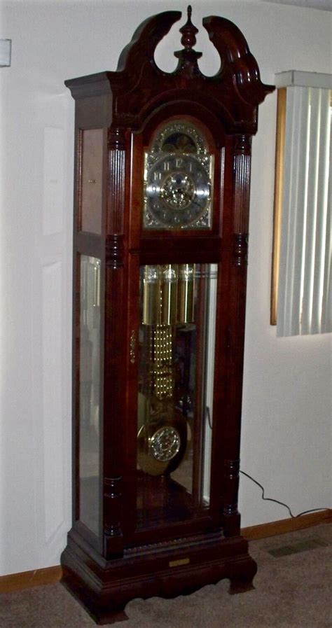 Nice Howard Miller Grandfather Clock Glenmour 610 904 Floor Cable Wind