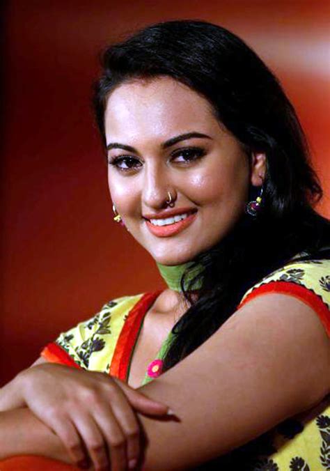 Sonakshi Sinha At Film Rowdy Rathore First Look Launch Photo Sonakshi Sinha Photos On Rediff Pages