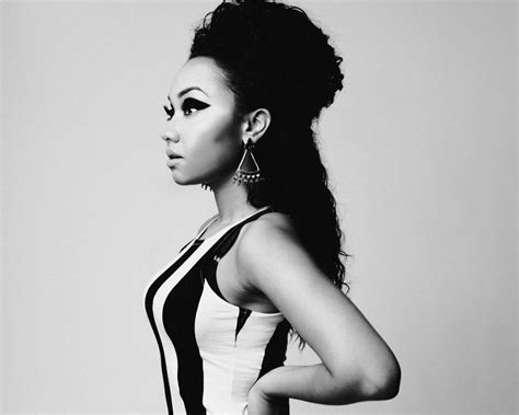 She is a member of the british band little mix, along with perrie edwards, jesy nelson, and jade thirlwall. leigh anne pinnock - Quizlet.nl