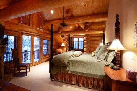 Love This Bedroom Log Cabin Bedrooms Cozy Bedroom Design Bedroom Design