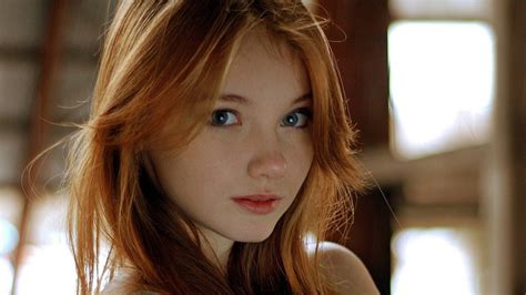 壁纸 面对 妇女 红头发 模型 长发 蓝眼睛 看着观众 鼻子 皮肤 Olesya Kharitonova 超级名模