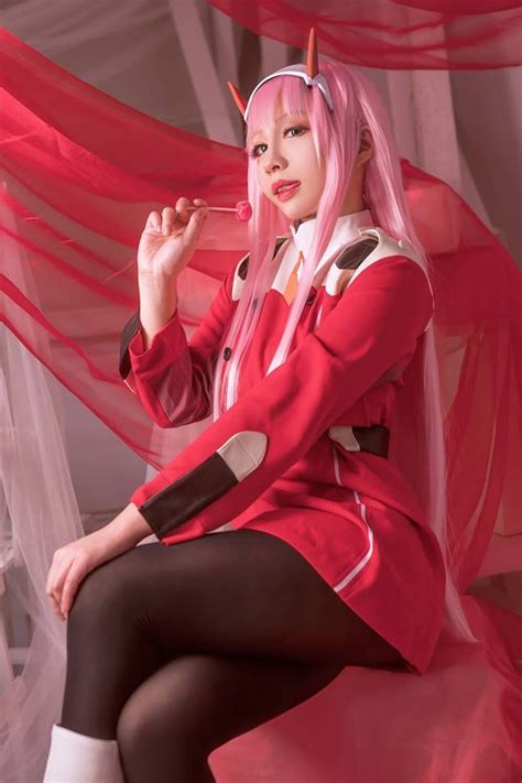 zero two cosplay darling in the franxx by chihiro Suco de Mangá