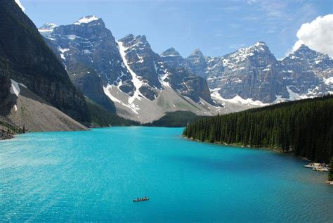 The Blue Waters Of Lake Louise Canada Pics