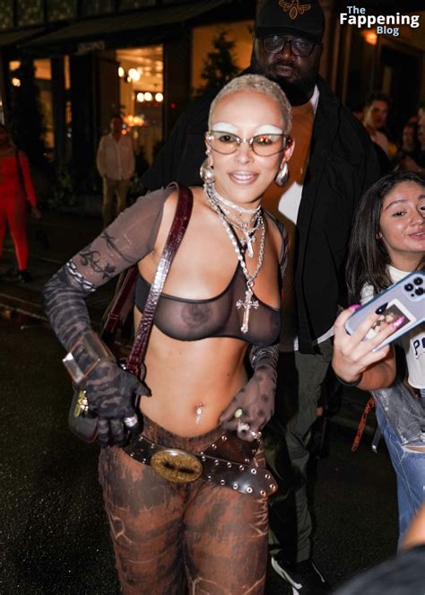 Doja Cat Shows Off Her Nude Tits Leaving The Ned In Ny Photos