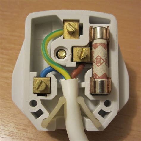 Find solutions to your plug diagram question. Plug wiring colour scheme | MrReid.org