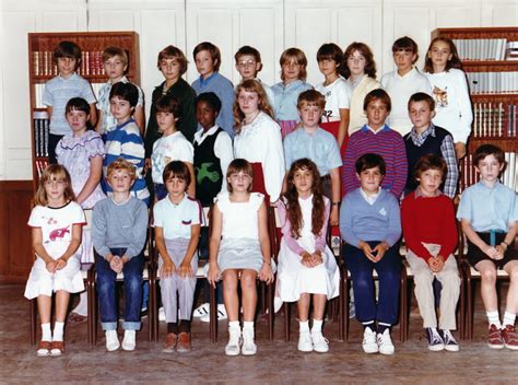 Photo De Classe Classe 6eme D De 1982 Collège Sainte Thérèse Copains