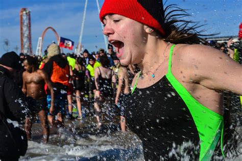 A Cold Wet Start To Photos From Coney Islands Polar Bear Plunge