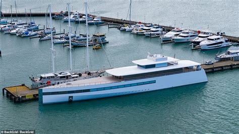 120million Venus Superyacht Owned By Steve Jobs Billionaire Widow