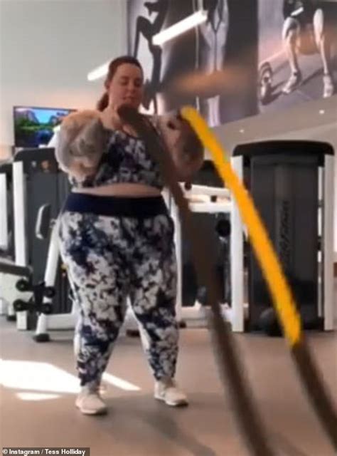 Plus Size Model Tess Holliday Shares Workout Regime To Instagram Daily Mail Online