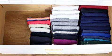 The goal with konmari folding is to create a rectangle or square. How to Fold Clothes Vertically — KonMari Organizing Method