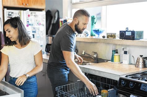 How Equal Are Chores In Your Marriage And Does It Matter Chicago Tribune