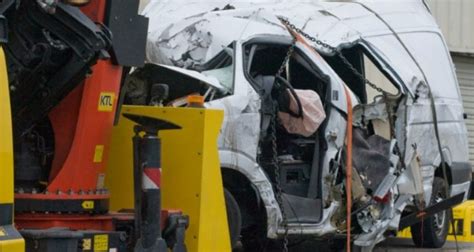 Douze Portugais Décèdent Dans Un Accident De Minibus Dans Lallier Le