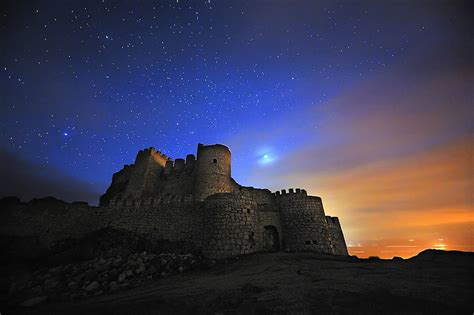 Starry Starry Nights With Ancient Castle Hd Wallpaper Wallpaper Flare