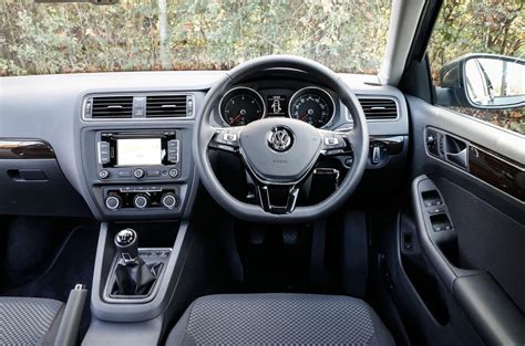Awesome fully loaded car for the price. 2014 Volkswagen Jetta 2.0 TDI SE UK first drive