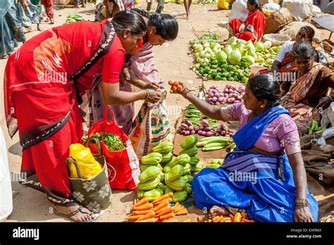 Local Women Buying Vegetables Bangalore Karnataka India Stock Photo