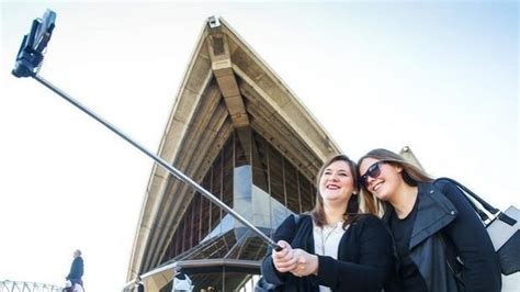 Sydney Opera House Bans Selfie Sticks