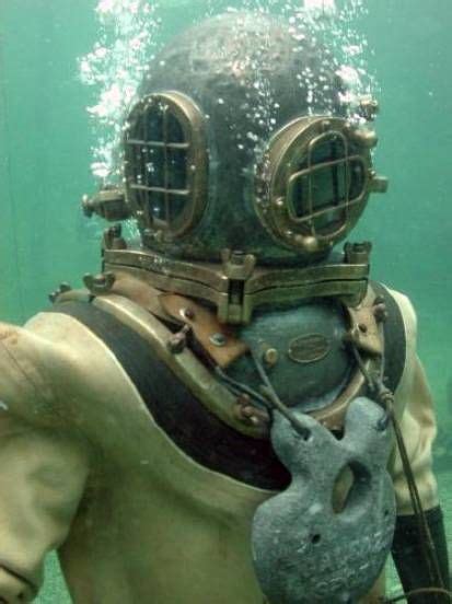 14 Best Old Dive Suits Images Diving Helmet Diving Suit Deep Sea Diver