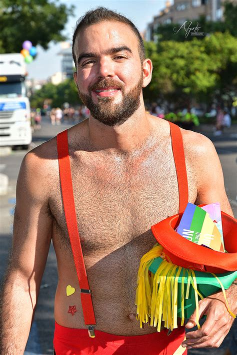 las fotos del colorido desfile del orgullo gay en madrid hechas por un castellano manchego enclm