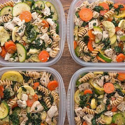 Great simple meal, less than 30 minutes prep between all items! Meal-Prep Garlic Chicken And Veggie Pasta | Recipe ...