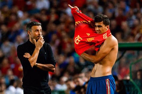Atletico madrid confirm manchester city have met rodri's release clause. Enrique: Rodri Can Be Better Than Busquets