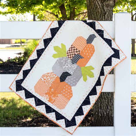 Here Is A Look At The Finished Pumpkin Trio Quilt All Quilted Up