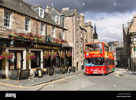City Street In Edinburgh Stock Photo Alamy