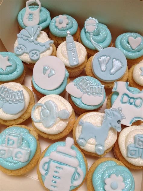 Happy women at a baby shower. Baby Shower Garçon | Lolit' CupCakes