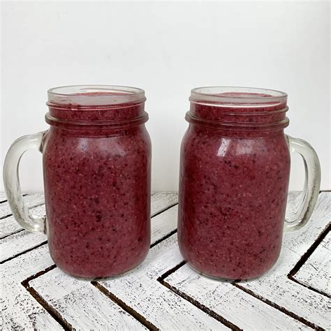 Berry Cleansing Smoothie Recipe That Is Perfect For Detoxification