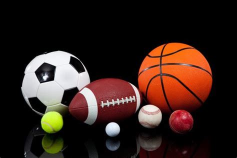 Geassorteerde Sport Ballen Op Een Zwarte Achtergrond — Stockfoto
