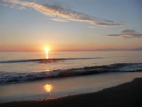 무료 이미지 바닷가 바다 연안 대양 수평선 구름 태양 해돋이 일몰 햇빛 아침 육지 웨이브 새벽