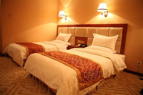 Why is the hourly room popular with young people?What else can you do