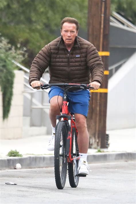 Arnold Schwarzenegger Riding His Specialized Bike Around Venice