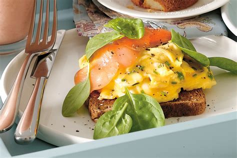 Quick enough to make on a weeknight, and fancy enough to impress guests! Smoked Salmon Breakfast Ideas : Smoked Salmon Omelette ...
